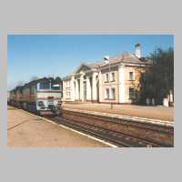 111-1036 Der Wehlauer Bahnhof im Jahre 1998. Der einfahrende Zug faehrt direkt nach Moskau.jpg